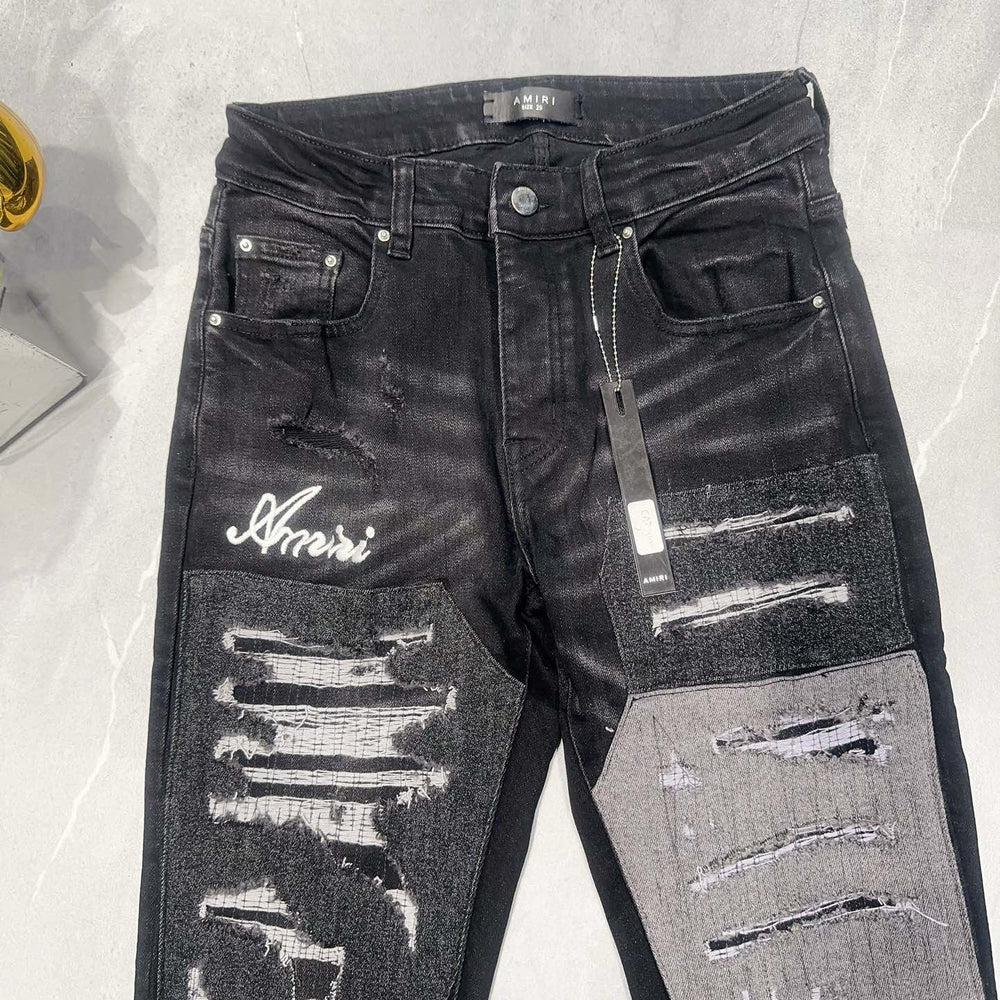 
                      
                        AMIRI JEANS Y311
                      
                    