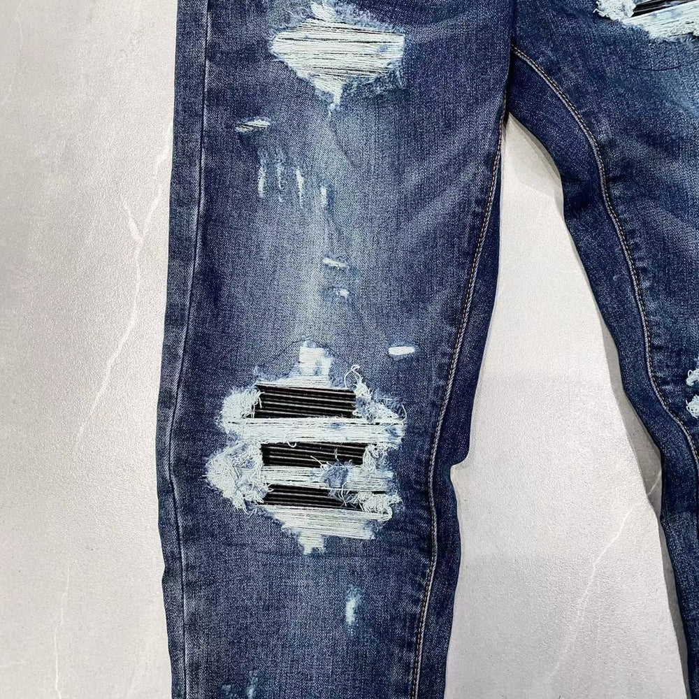 
                      
                        AMIRI JEANS Y187
                      
                    