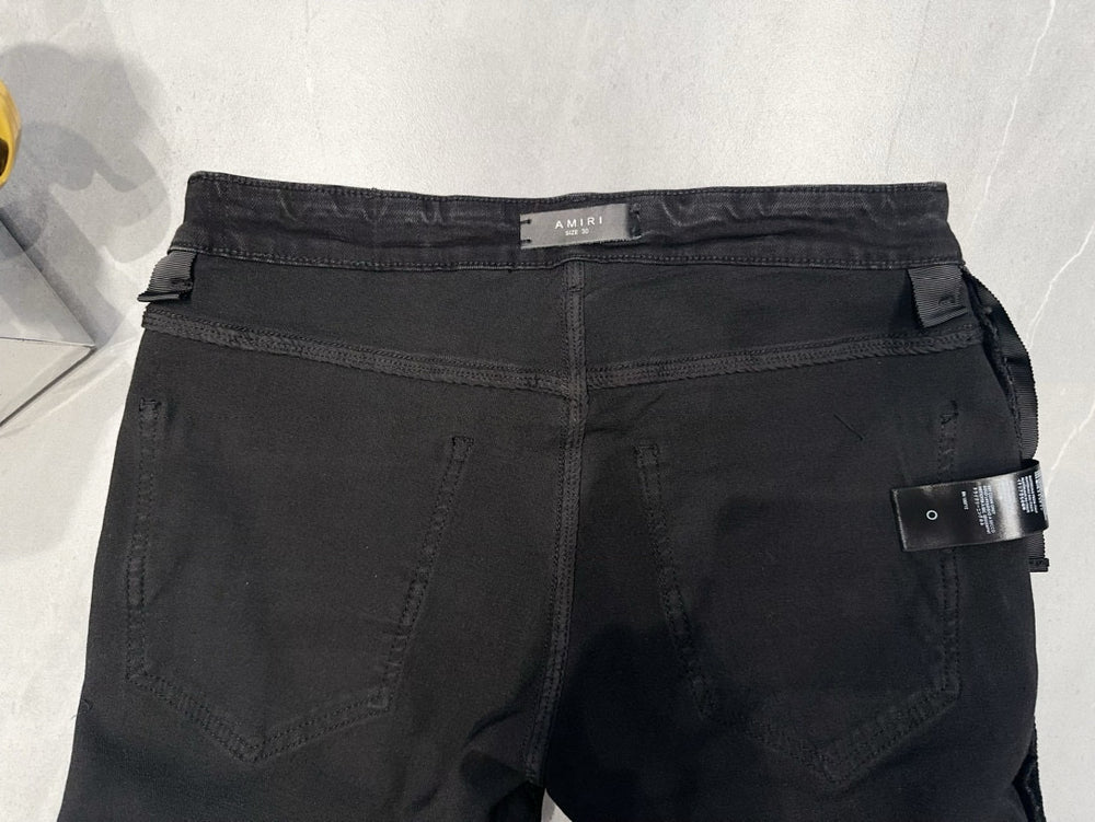 
                      
                        AMIRI JEANS Y303
                      
                    