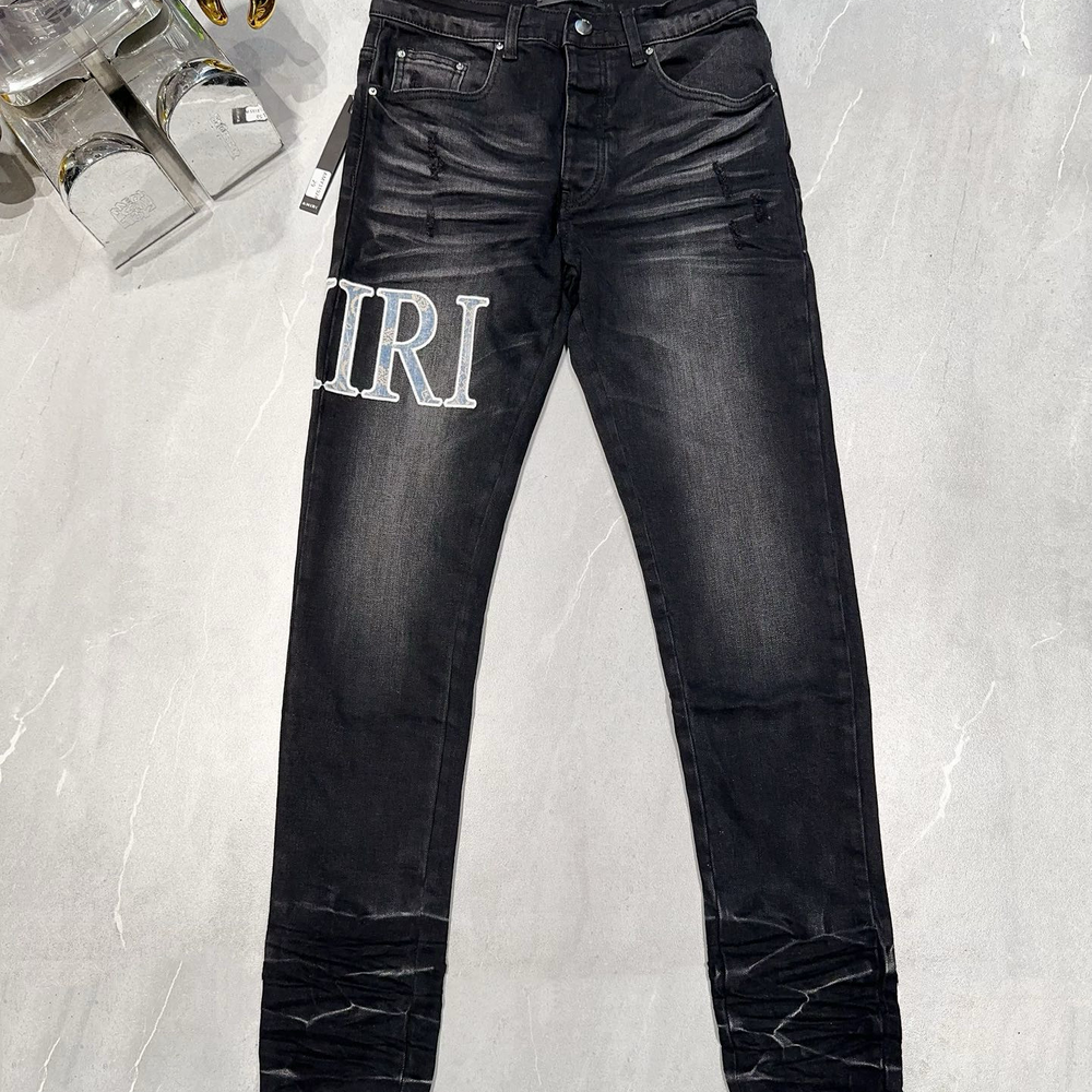 
                      
                        AMIRI JEANS Y284
                      
                    