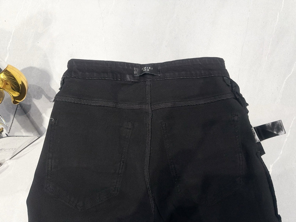 
                      
                        AMIRI JEANS Y311
                      
                    