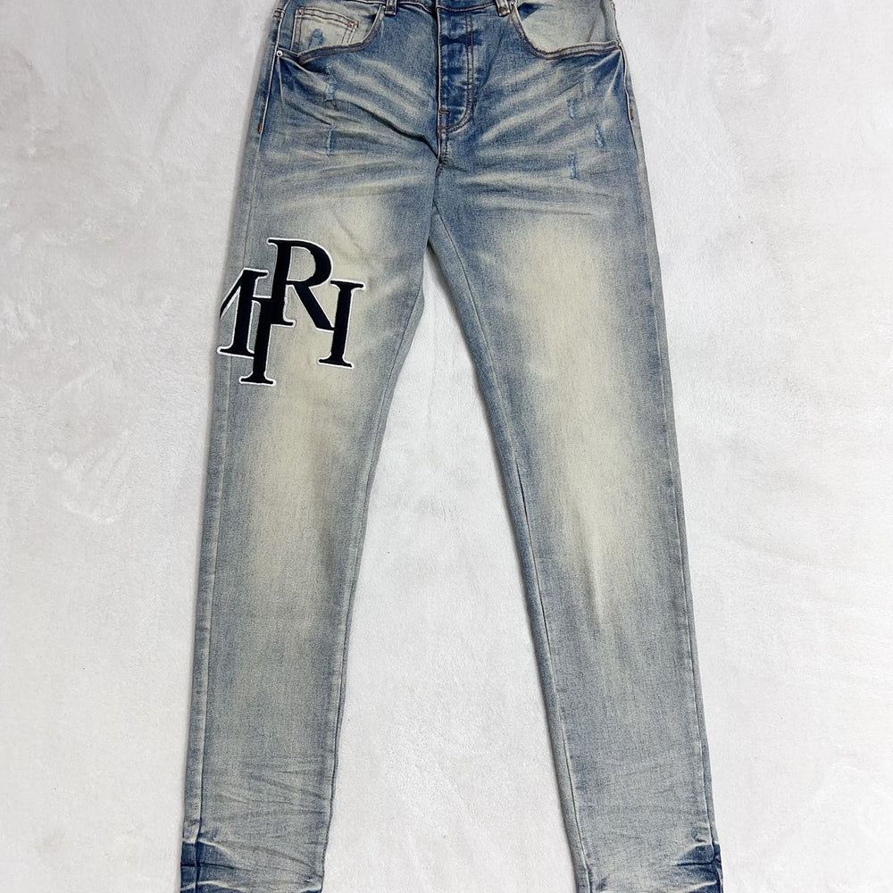 
                      
                        AMIRI JEANS Y262
                      
                    