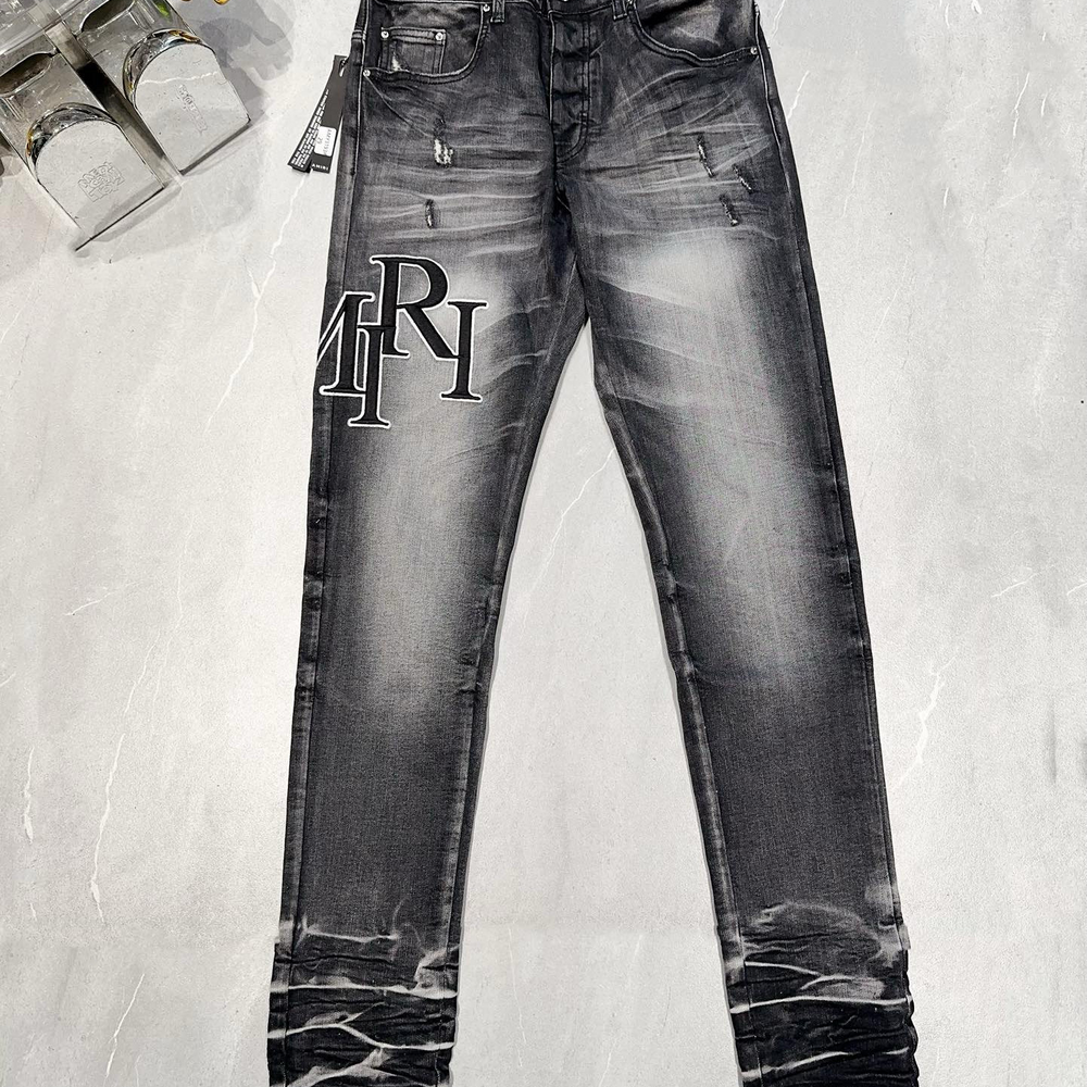 
                      
                        AMIRI JEANS Y281
                      
                    