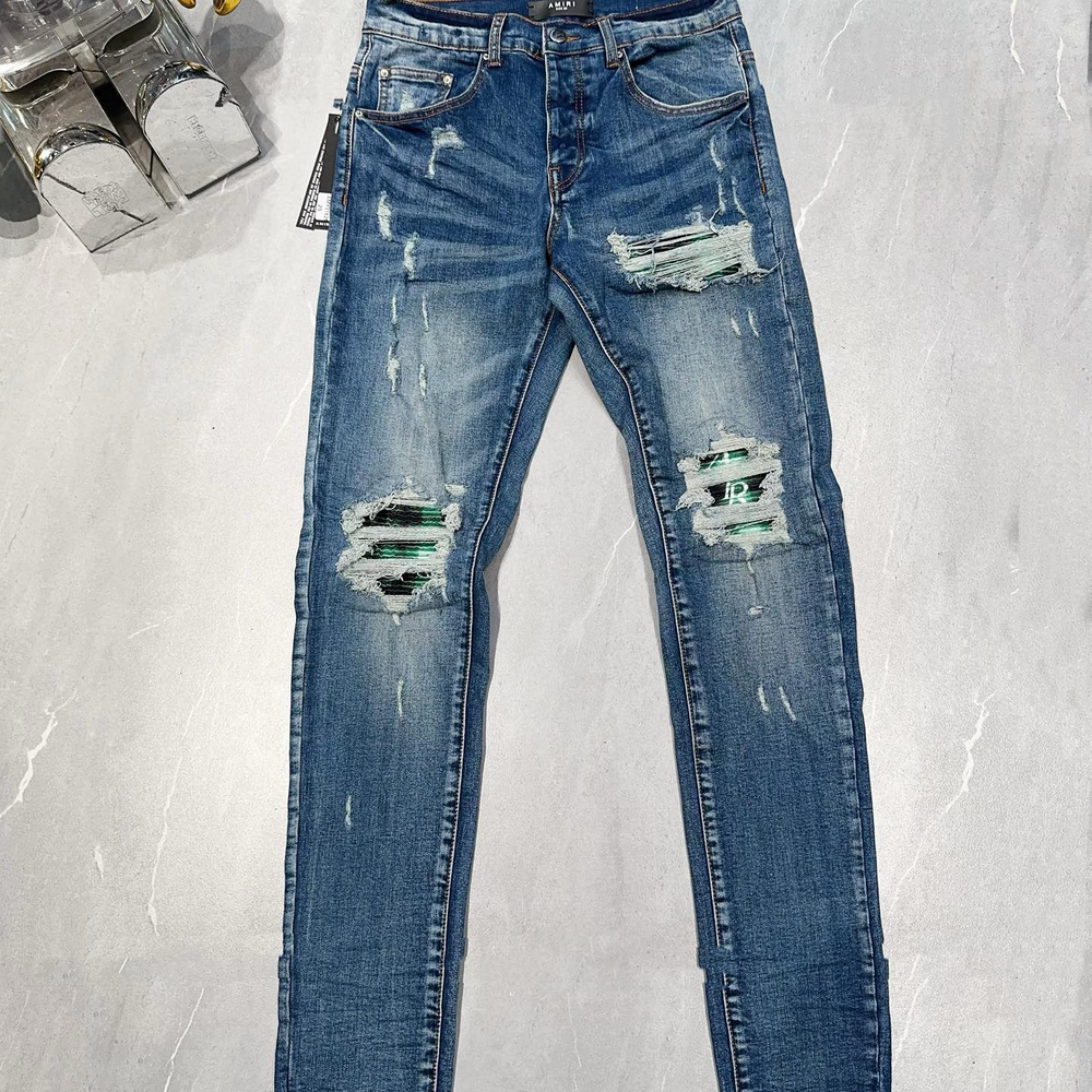 
                      
                        AMIRI JEANS Y260
                      
                    