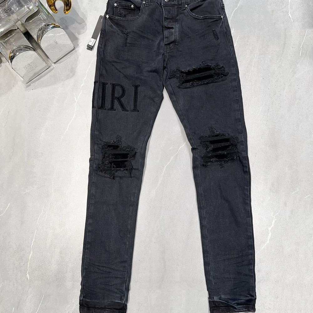 
                      
                        AMIRI JEANS Y282
                      
                    