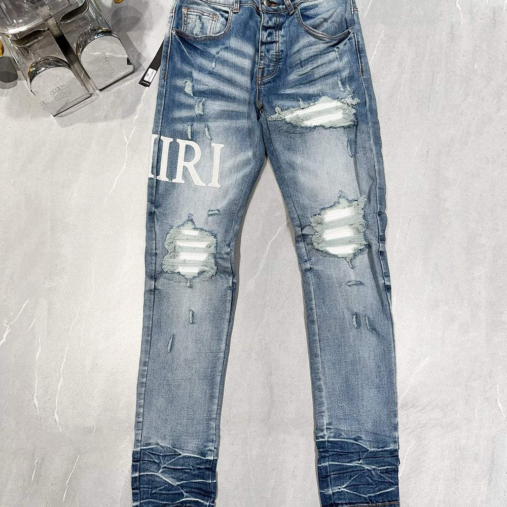 
                      
                        AMIRI JEANS Y290
                      
                    