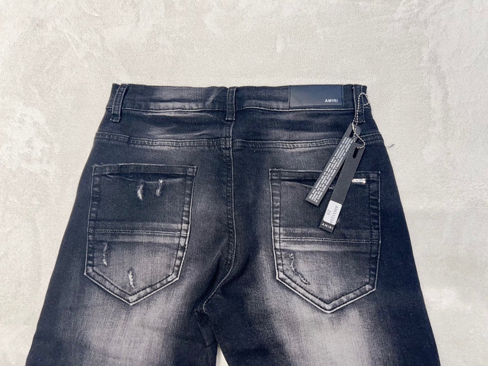 
                      
                        AMIRI JEANS Y188
                      
                    