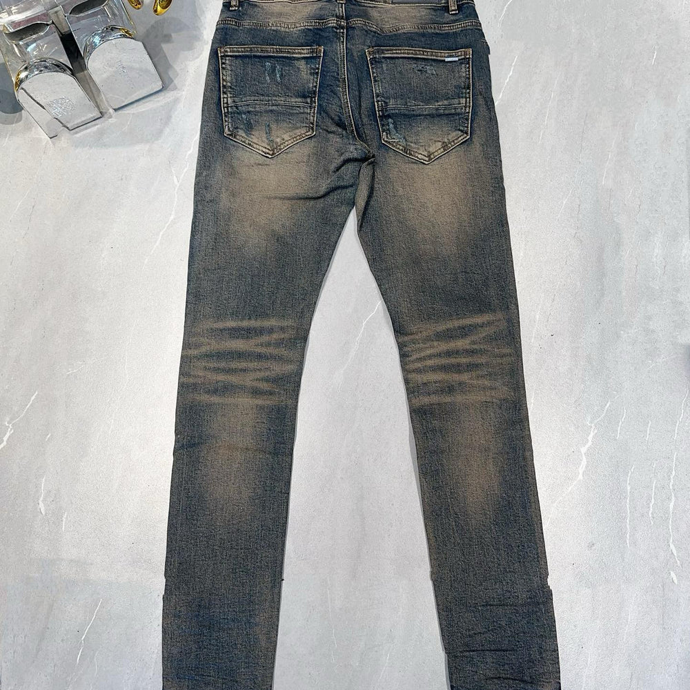 
                      
                        AMIRI JEANS Y253
                      
                    