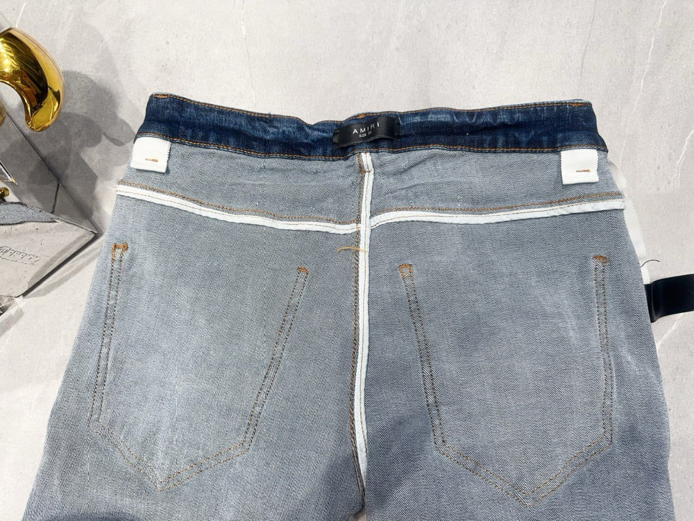 
                      
                        AMIRI JEANS Y310
                      
                    