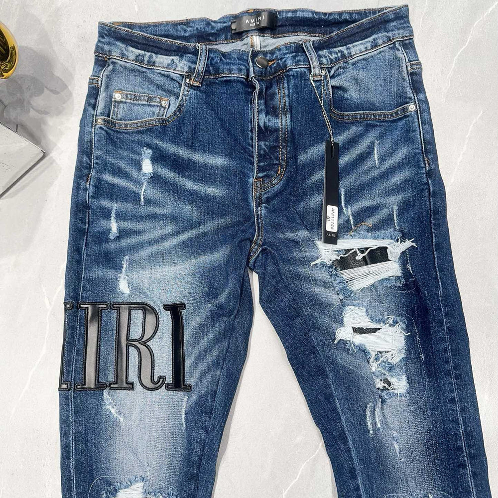 
                      
                        AMIRI JEANS Y310
                      
                    